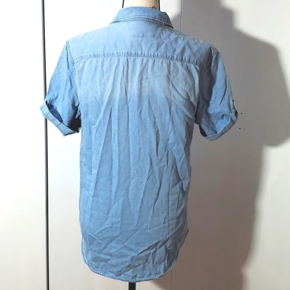 Calvin Klein- Womens Blue Denim Chambray Short Sleeve Snap Button Top Sz.Medium - Picture 3 of 5